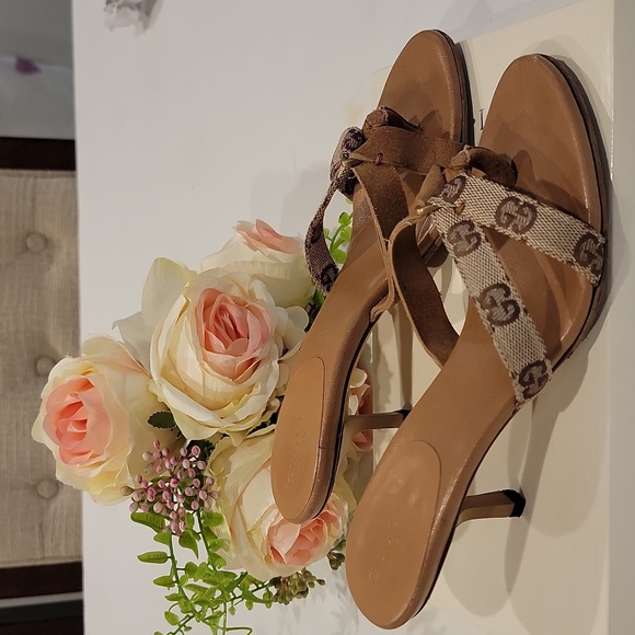Authentic Gucci sandals - Picture 1 of 9